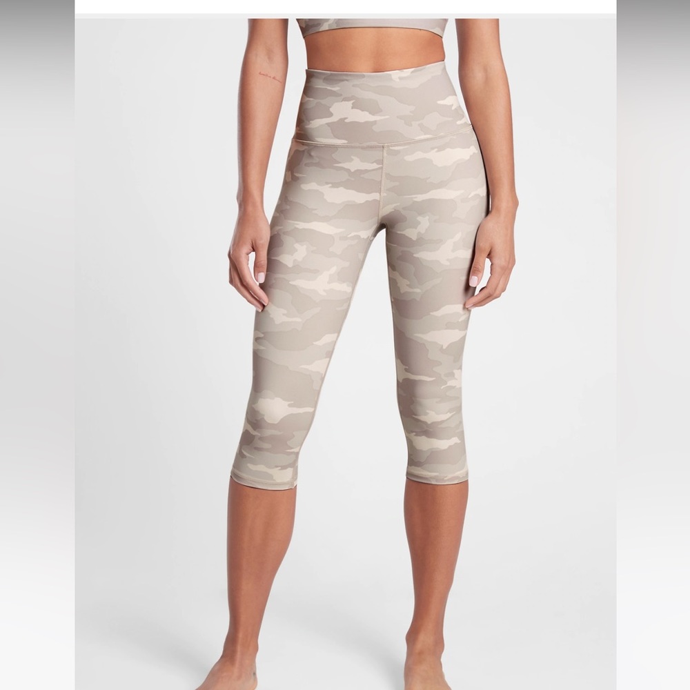 NWOT Athleta Elation Camo Crop